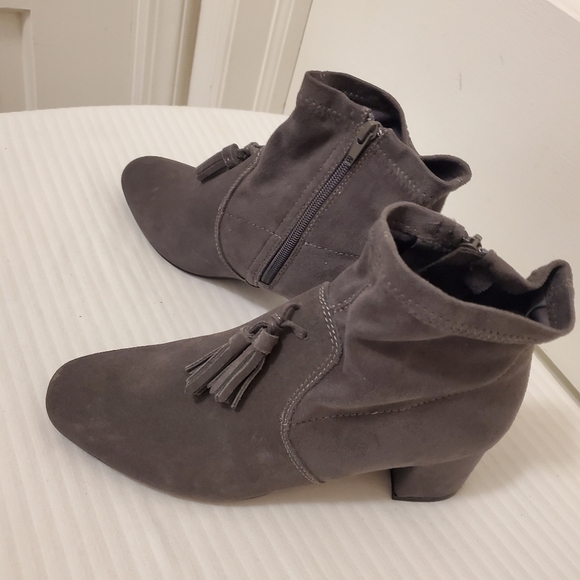 Sporto Gray "Samantha" Suede Side Zip Booties Size 9W, comfy, stylish - Picture 2 of 9